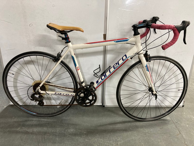Lot 151  
            Nottingham SR6 - Collection Only 

                
CARRERA KARKINDS WHITE FRAME PEDAL BICYCLE (MPSS02391604) (COLLECTION ONLY)