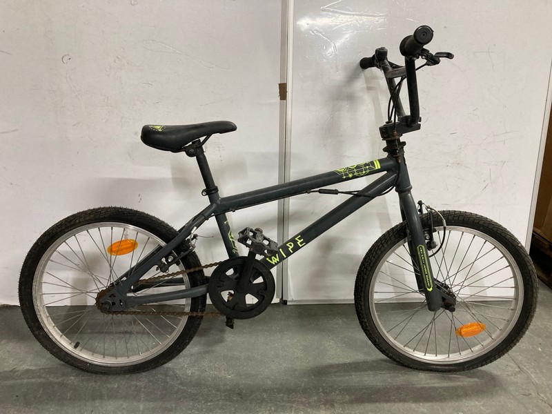 Lot 167  
            Nottingham SR6 - Collection Only 

                
WIPE GREY FRAME BMX PEDAL BICYCLE (MPSS02391601) (COLLECTION ONLY)