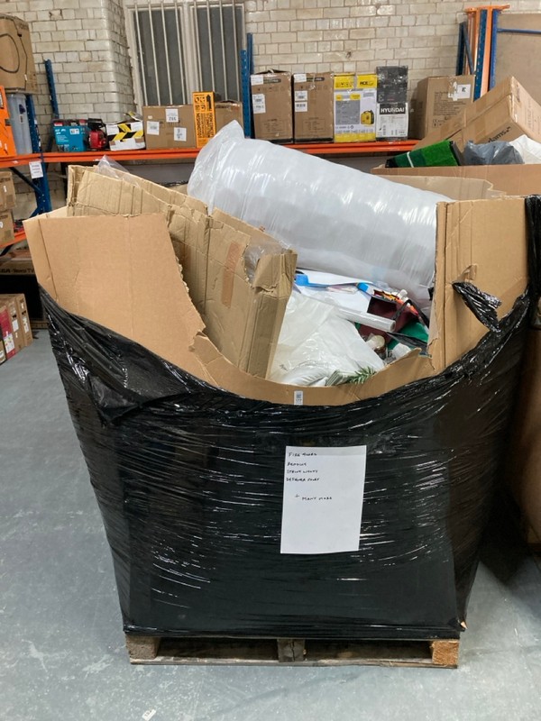 Lot 177  
            Nottingham SR6 - Delivery Or Collection 

                
PALLET OF ITEMS TO INC DESIGNER CLOTHING & SHOES, BEDDING AND FIRE GUARD (ALL ITE...