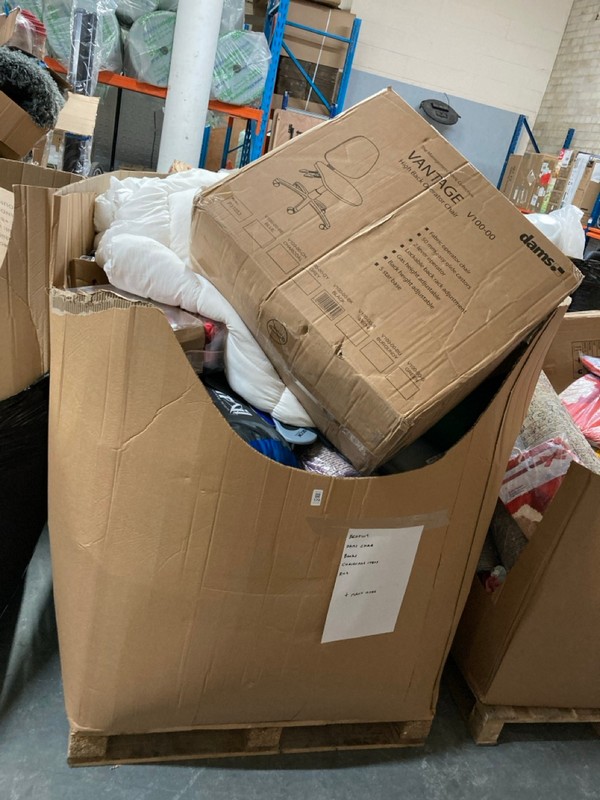 Lot 179  
            Nottingham SR6 - Delivery Or Collection 

                
PALLET OF ITEMS TO INC DAMS CHAIR, RUG, CHRISTMAS & HOUSEHOLD ITEMS (ALL ITEMS MU...