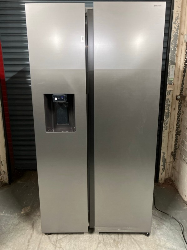 Lot 98  
            Nottingham SR6 - Delivery Or Collection 

                
SAMSUNG SERIES 6 SPACEMAX AMERICAN FRIDGE FREEZER MODEL: RS70F65KET ORIGINAL RRP:...