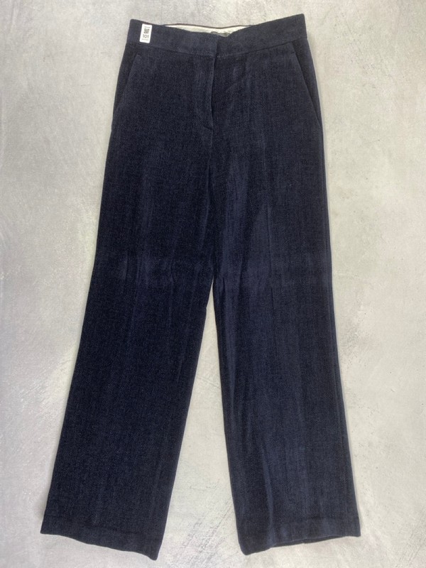 Lot 101  
            Nottingham Prem - Delivery Only 

                
PAUL SMITH MENS TROUSER. SIZE 40