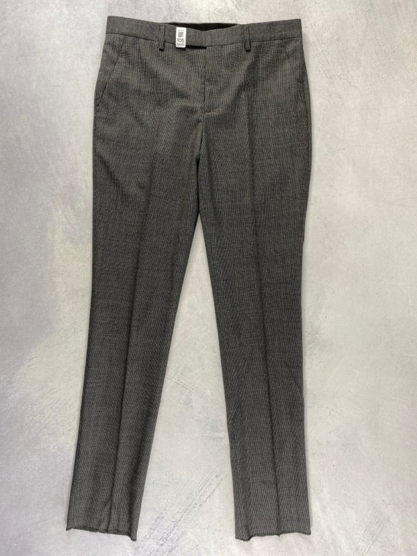 Lot 105  
            Nottingham Prem - Delivery Only 

                
PAUL SMITH MENS TROUSER. SIZE 38/48 MADE FROM 100% WOOL