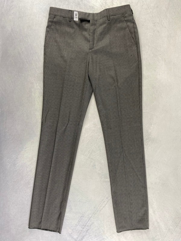 Lot 106  
            Nottingham Prem - Delivery Only 

                
PAUL SMITH MENS TROUSER. SIZE 38/6R MADE FROM 100% WOOL