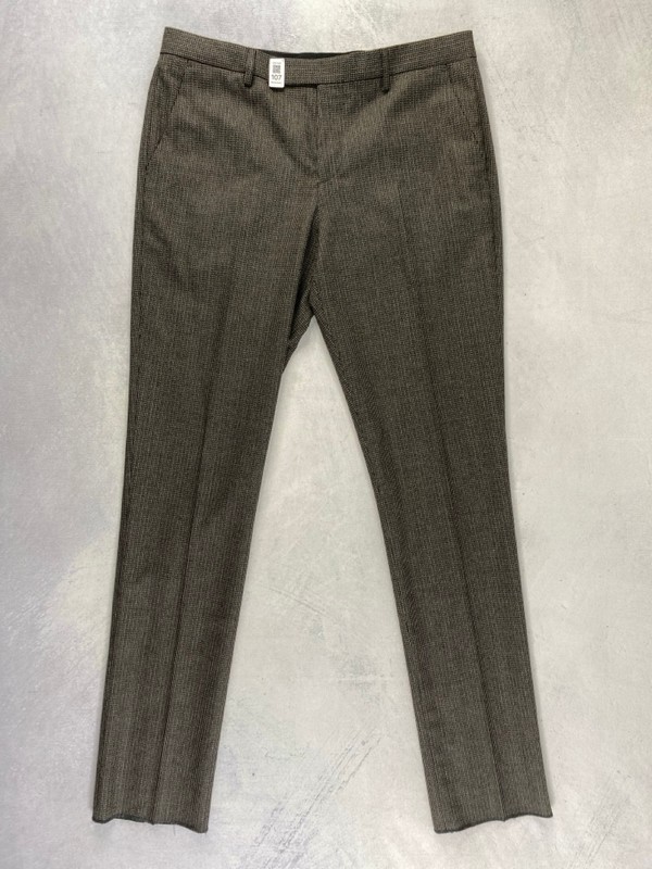 Lot 107  
            Nottingham Prem - Delivery Only 

                
PAUL SMITH MENS TROUSER. SIZE 40/50 MADE FROM 100% WOOL