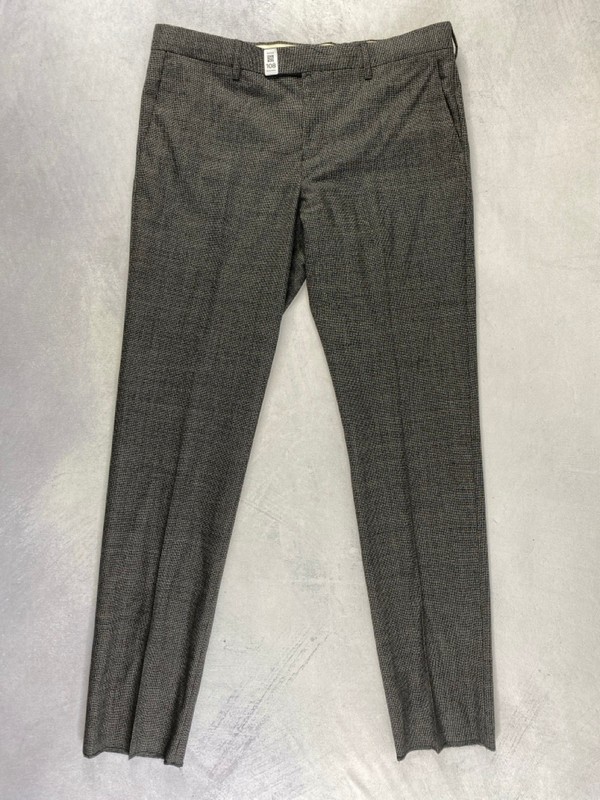 Lot 108  
            Nottingham Prem - Delivery Only 

                
PAUL SMITH MENS TROUSER. SIZE 37/44 MADE FROM 100% WOOL