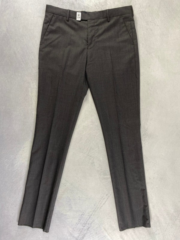 Lot 109  
            Nottingham Prem - Delivery Only 

                
PAUL SMITH MENS TROUSER. SIZE 40/34 MADE FROM 100% WOOL