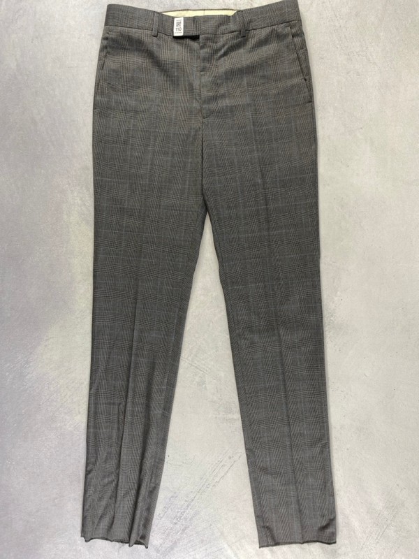 Lot 110  
            Nottingham Prem - Delivery Only 

                
PAUL SMITH MENS TROUSER. SIZE 38/6R