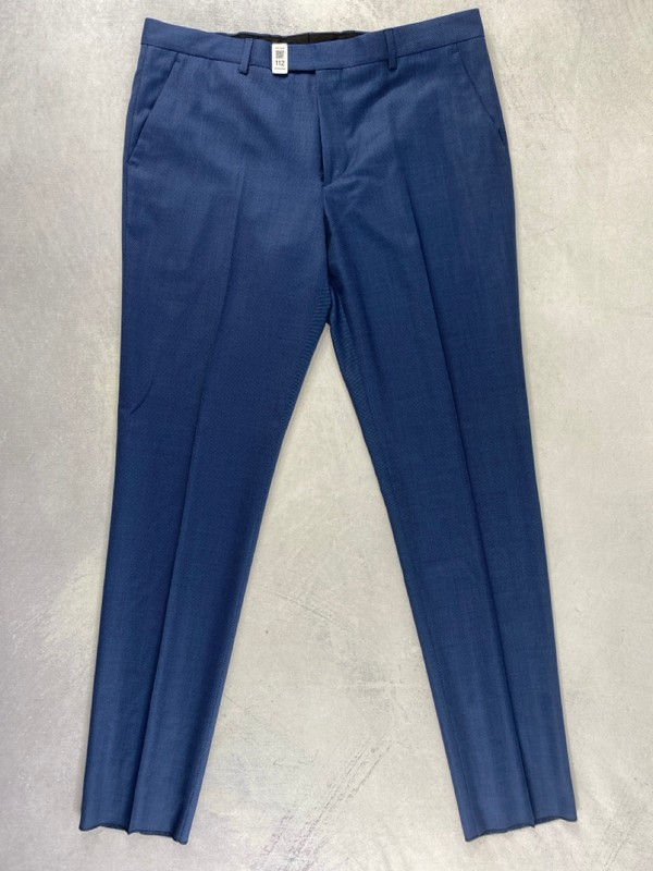 Lot 112  
            Nottingham Prem - Delivery Only 

                
PAUL SMITH MENS TROUSER. SIZE R44 MADE FROM 100% WOOL
