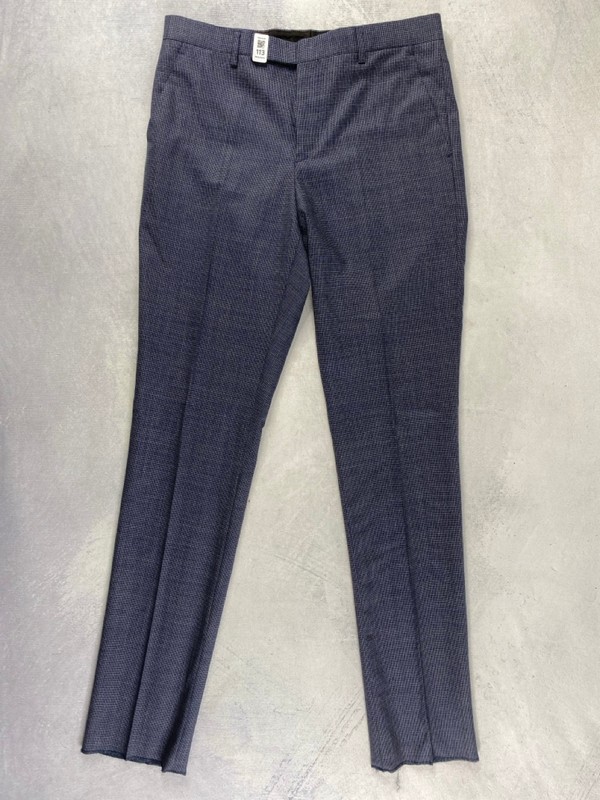 Lot 113  
            Nottingham Prem - Delivery Only 

                
PAUL SMITH MENS TROUSER. SIZE 38/48 MADE FROM 100% WOOL