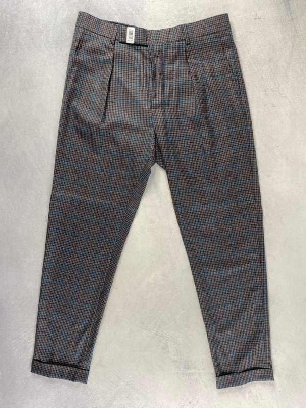 Lot 116  
            Nottingham Prem - Delivery Only 

                
PAUL SMITH MENS TROUSER. SIZE 32