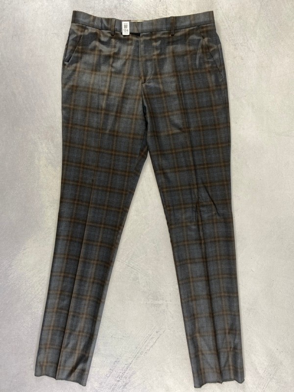 Lot 124  
            Nottingham Prem - Delivery Only 

                
PAUL SMITH MENS TROUSER. SIZE R40 MADE FROM 100% WOOL