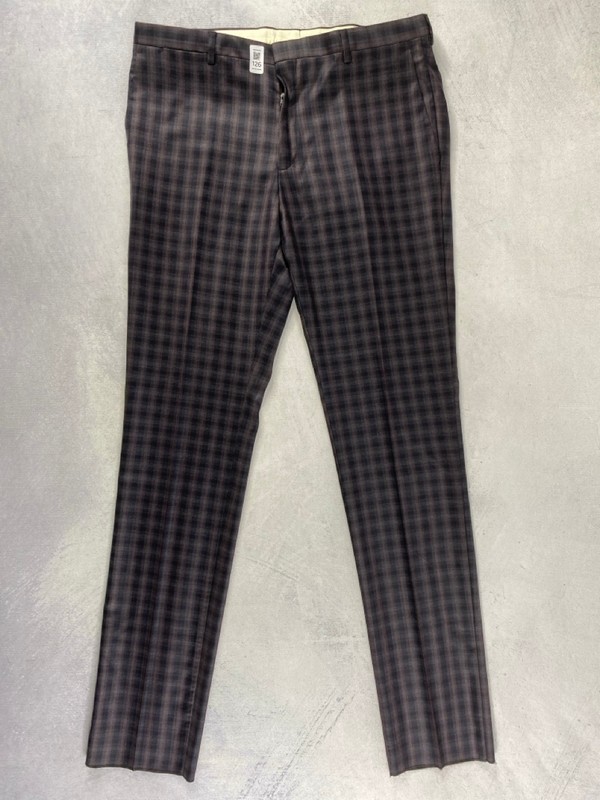 Lot 126  
            Nottingham Prem - Delivery Only 

                
PAUL SMITH MENS TROUSER. SIZE 40/6R