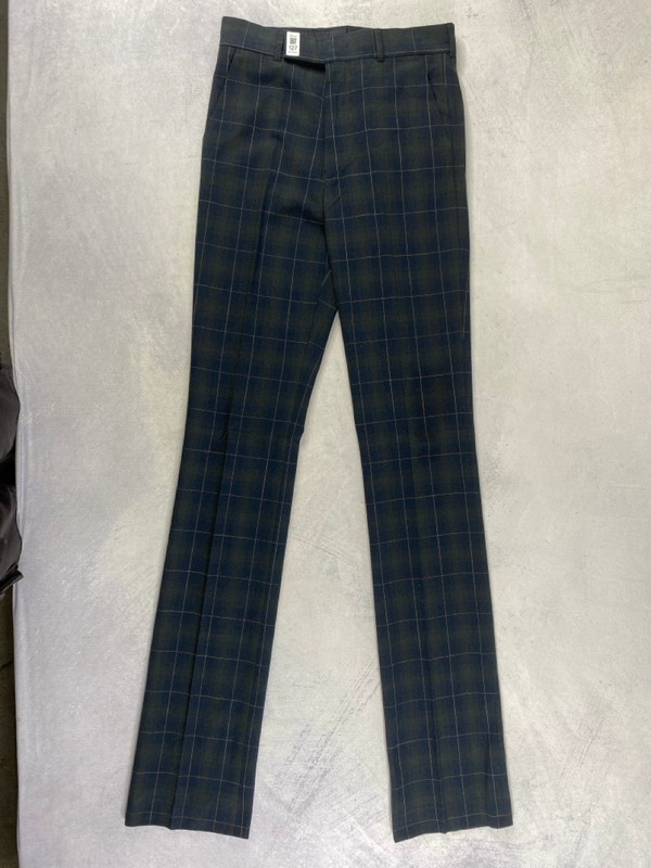 Lot 127  
            Nottingham Prem - Delivery Only 

                
PAUL SMITH MENS TROUSER. SIZE 30 MADE FROM 100% WOOL