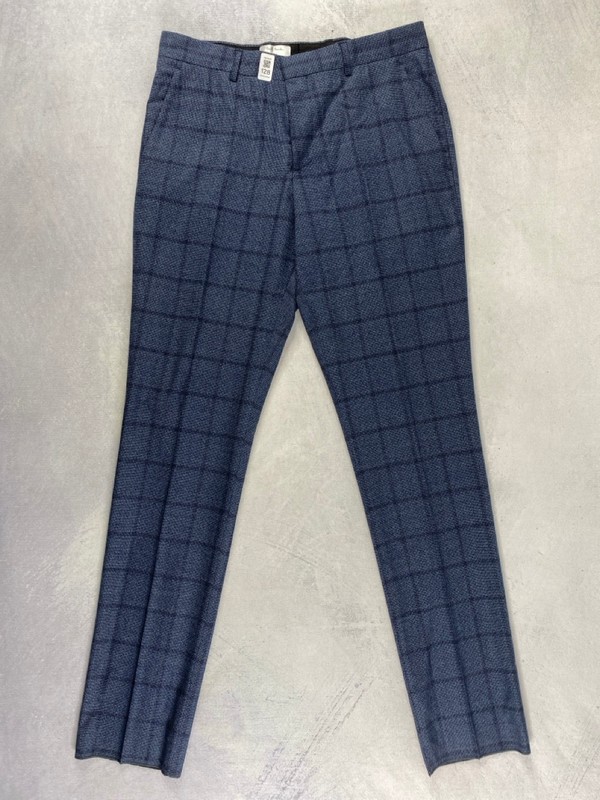 Lot 128  
            Nottingham Prem - Delivery Only 

                
PAUL SMITH MENS TROUSER. SIZE R38 MADE FROM 100% WOOL