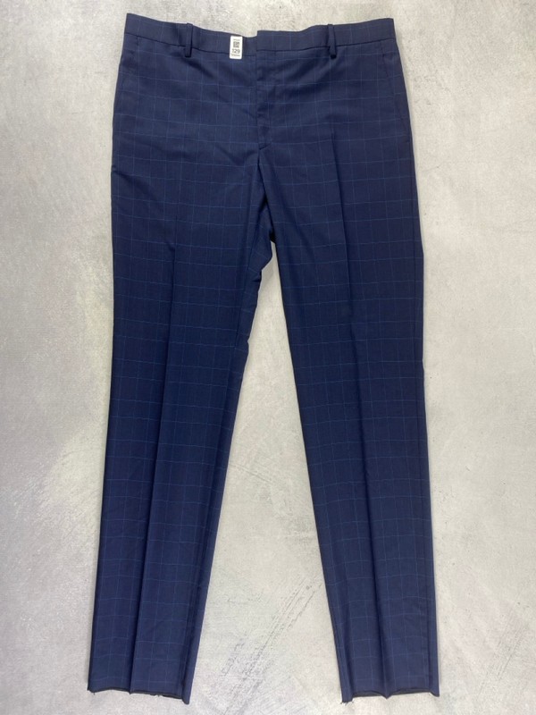 Lot 129  
            Nottingham Prem - Delivery Only 

                
PAUL SMITH MENS TROUSER. SIZE 42/52