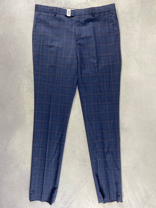 Lot 132  
            Nottingham Prem - Delivery Only 

                
PAUL SMITH MENS TROUSER. SIZE 40/6R MADE FROM 100% WOOL