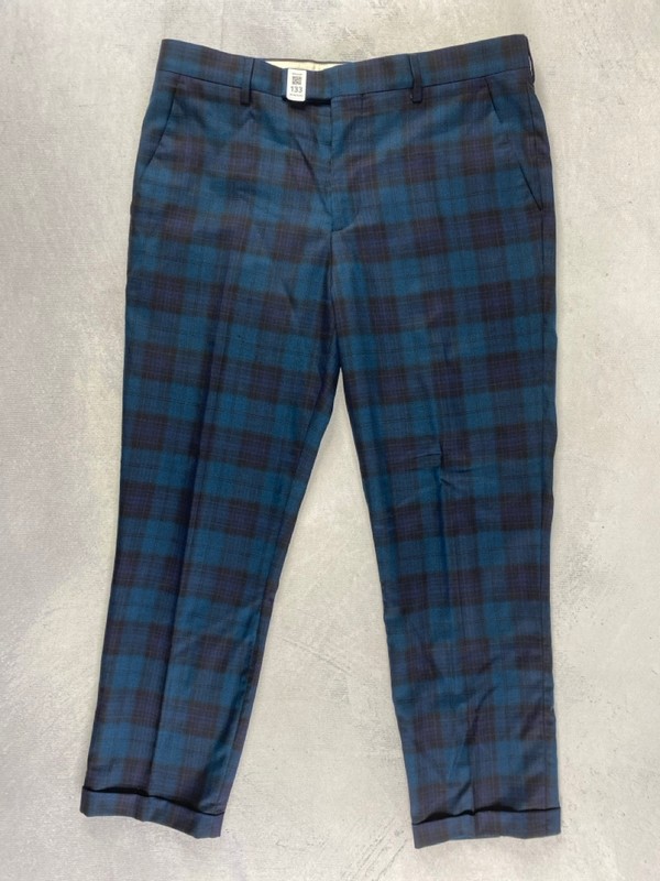 Lot 133  
            Nottingham Prem - Delivery Only 

                
PAUL SMITH MENS TROUSER. SIZE 38/6R MADE FROM 100% WOOL