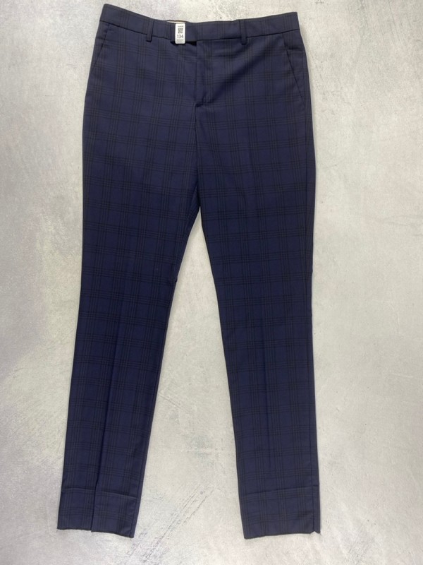 Lot 134  
            Nottingham Prem - Delivery Only 

                
PAUL SMITH MENS TROUSER. SIZE 38/6R MADE FROM 100% WOOL