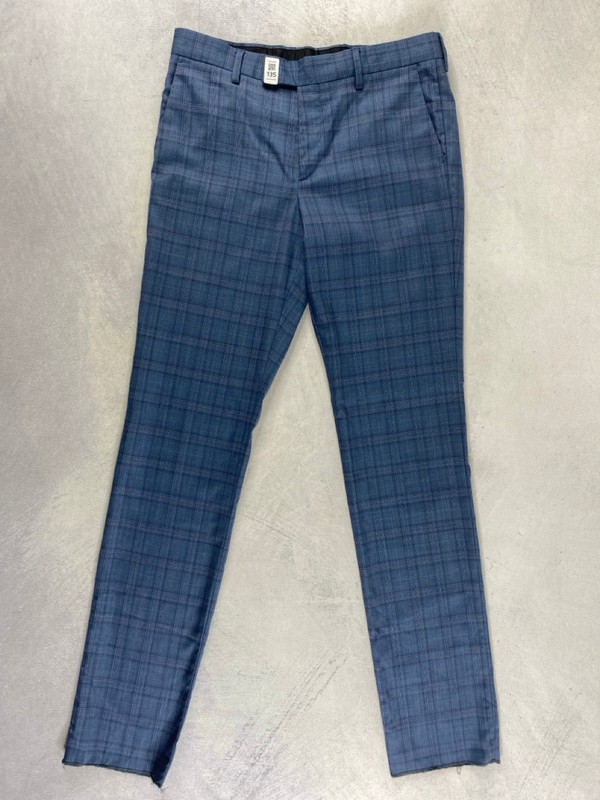 Lot 135  
            Nottingham Prem - Delivery Only 

                
PAUL SMITH MENS TROUSER. SIZE 38/32 MADE FROM 100% WOOL