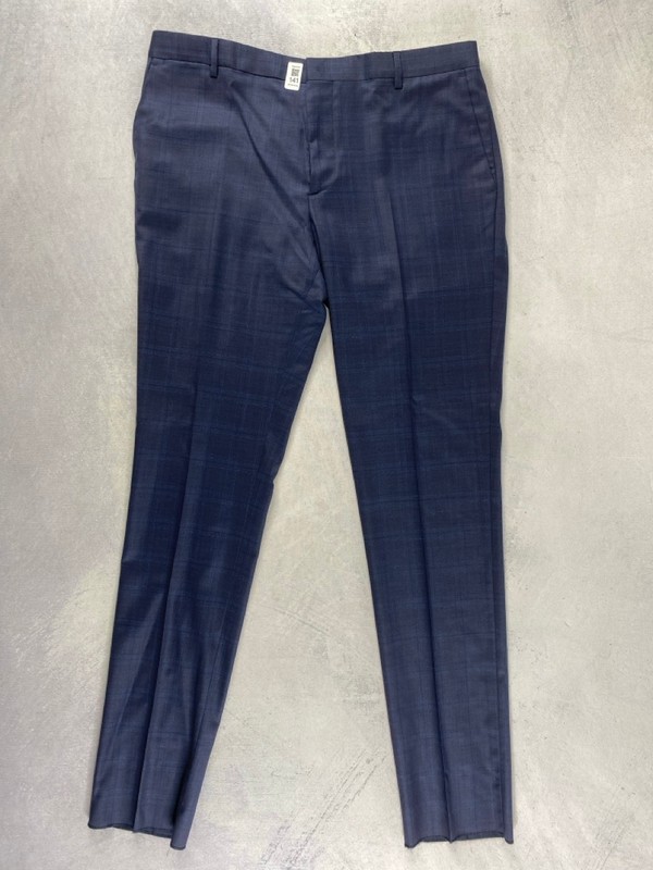 Lot 141  
            Nottingham Prem - Delivery Only 

                
PAUL SMITH MENS TROUSER. SIZE 42/6R MADE FROM 100% WOOL