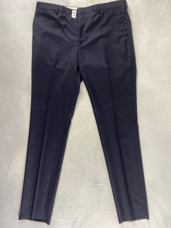Lot 144  
            Nottingham Prem - Delivery Only 

                
PAUL SMITH MENS TROUSER. SIZE 42/6R MADE FROM 100% WOOL