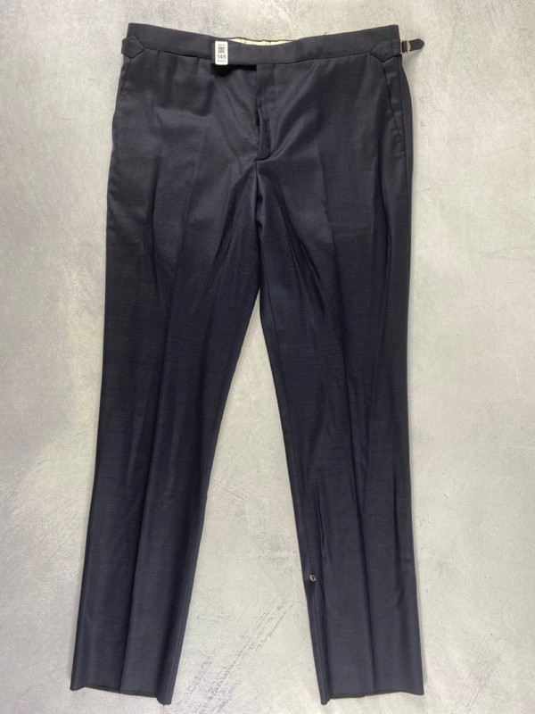 Lot 145  
            Nottingham Prem - Delivery Only 

                
PAUL SMITH MENS TROUSER. SIZE 42/6R MADE FROM 100% WOOL