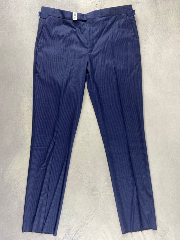 Lot 147  
            Nottingham Prem - Delivery Only 

                
PAUL SMITH MENS TROUSER. SIZE 42/6R MADE FROM 100% WOOL