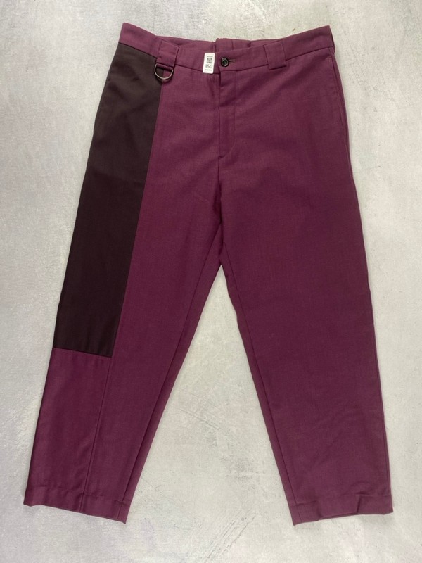 Lot 150  
            Nottingham Prem - Delivery Only 

                
PAUL SMITH MENS TROUSER. SIZE  32 MADE FROM 100% CUPRO