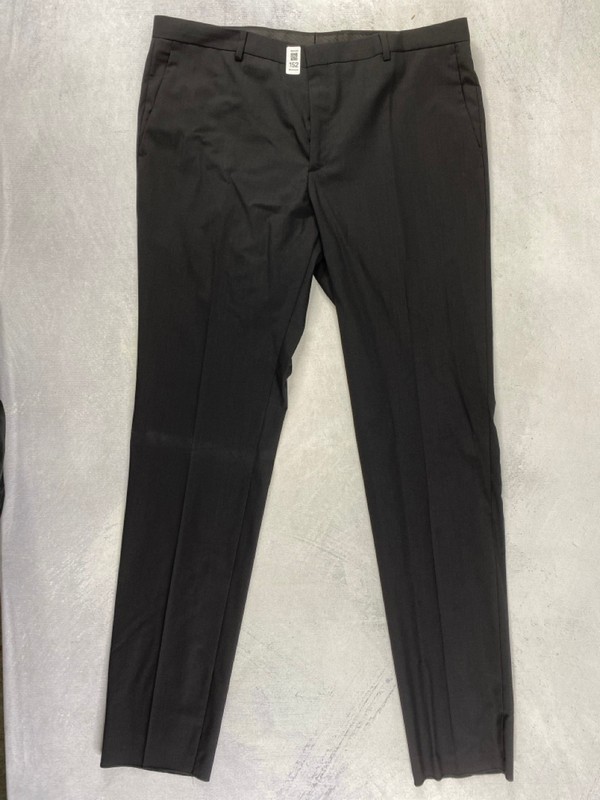 Lot 152  
            Nottingham Prem - Delivery Only 

                
PAUL SMITH MENS TROUSER. SIZE R42
