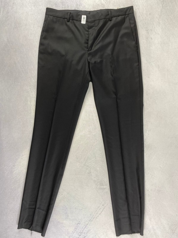 Lot 153  
            Nottingham Prem - Delivery Only 

                
PAUL SMITH MENS TROUSER. SIZE R40 MADE FROM 100% WOOL