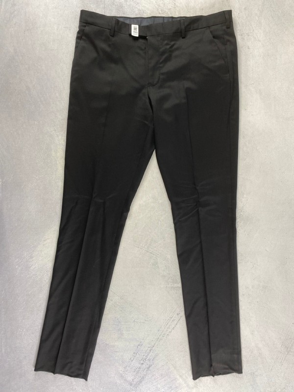 Lot 155  
            Nottingham Prem - Delivery Only 

                
PAUL SMITH MENS TROUSER. SIZE 44/37 MADE FROM 100% WOOL