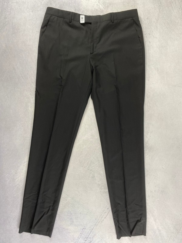 Lot 157  
            Nottingham Prem - Delivery Only 

                
PAUL SMITH MENS TROUSER. SIZE R44 MADE FROM 100% WOOL