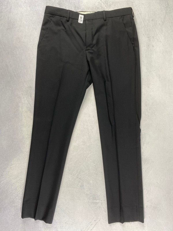 Lot 158  
            Nottingham Prem - Delivery Only 

                
PAUL SMITH MENS TROUSER. SIZE R38