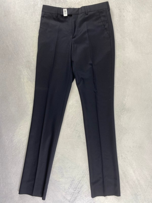 Lot 165  
            Nottingham Prem - Delivery Only 

                
PAUL SMITH MENS TROUSER. SIZE R36 MADE FROM 100% WOOL