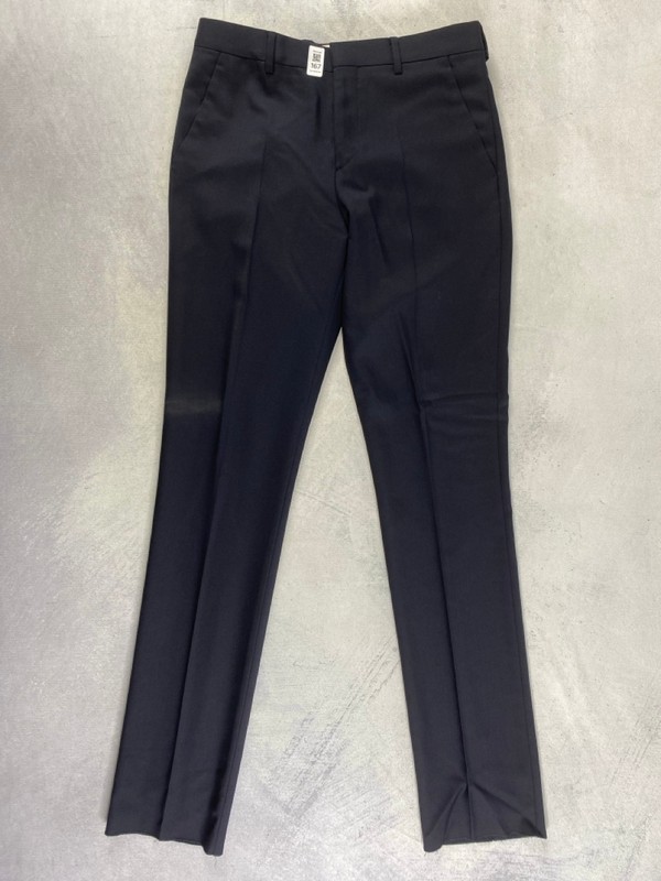 Lot 167  
            Nottingham Prem - Delivery Only 

                
PAUL SMITH MENS TROUSER. SIZE R36