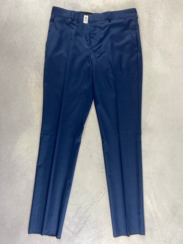 Lot 169  
            Nottingham Prem - Delivery Only 

                
PAUL SMITH MENS TROUSER. SIZE R38 MADE FROM 100% WOOL