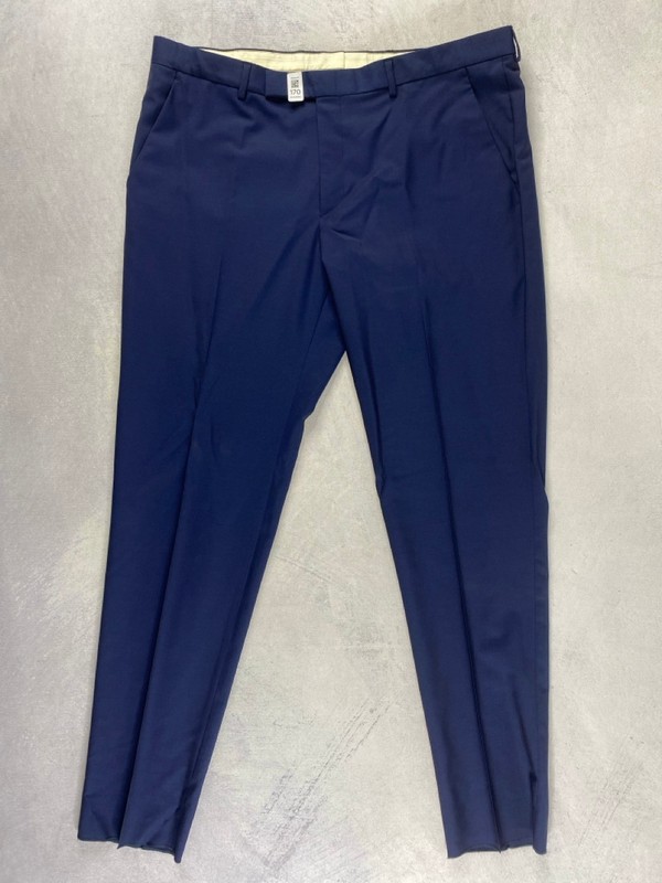 Lot 170  
            Nottingham Prem - Delivery Only 

                
PAUL SMITH MENS TROUSER. SIZE R46  MADE FROM 100% WOOL