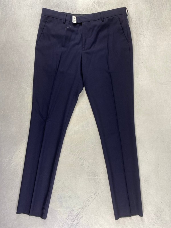 Lot 176  
            Nottingham Prem - Delivery Only 

                
PAUL SMITH MENS TROUSER. SIZE 42/36 MADE FROM 100% WOOL