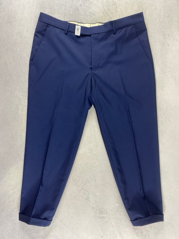 Lot 177  
            Nottingham Prem - Delivery Only 

                
PAUL SMITH MENS TROUSER. SIZE R42