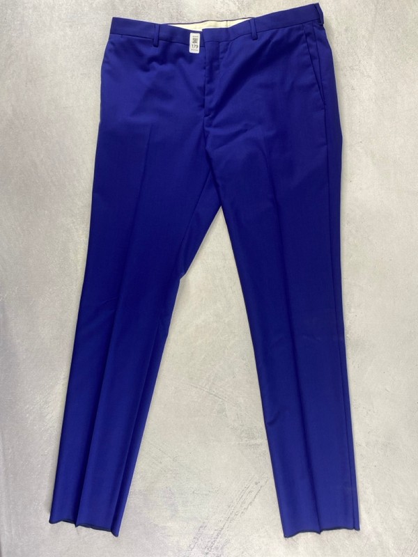 Lot 179  
            Nottingham Prem - Delivery Only 

                
PAUL SMITH MENS TROUSER. SIZE 40/6R