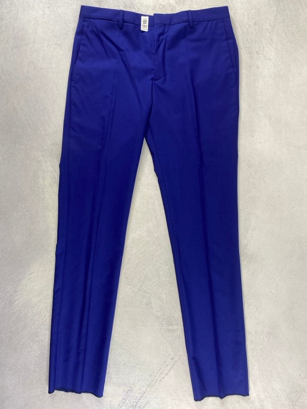 Lot 182  
            Nottingham Prem - Delivery Only 

                
PAUL SMITH MENS TROUSER. SIZE 38/6R