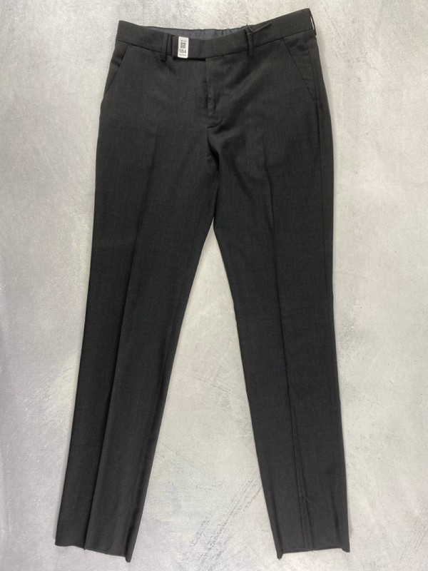 Lot 184  
            Nottingham Prem - Delivery Only 

                
PAUL SMITH MENS TROUSER. SIZE 32 MADE FROM 100% WOOL