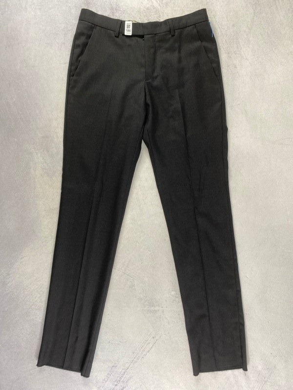 Lot 186  
            Nottingham Prem - Delivery Only 

                
PAUL SMITH MENS TROUSER. SIZE R36 MADE FROM 100% WOOL