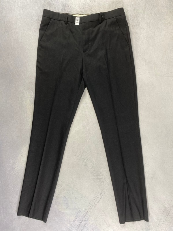 Lot 187  
            Nottingham Prem - Delivery Only 

                
PAUL SMITH MENS TROUSER. SIZE R40 MADE FROM 100% WOOL
