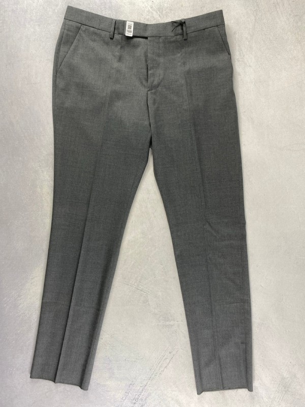 Lot 188  
            Nottingham Prem - Delivery Only 

                
PAUL SMITH MENS TROUSER. SIZE 38 MADE FROM 100% WOOL