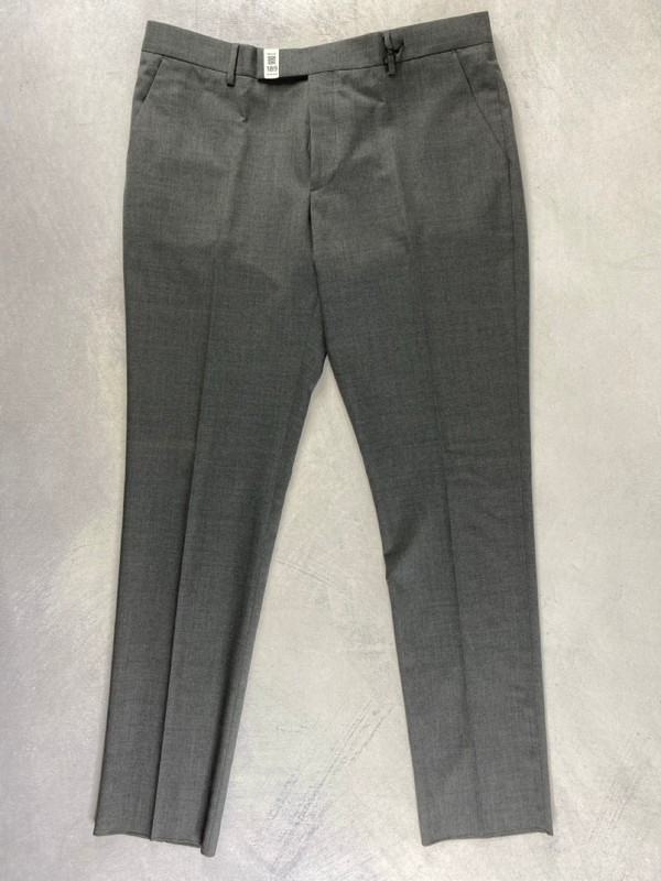 Lot 189  
            Nottingham Prem - Delivery Only 

                
PAUL SMITH MENS TROUSER. SIZE 38 MADE FROM 100% WOOL