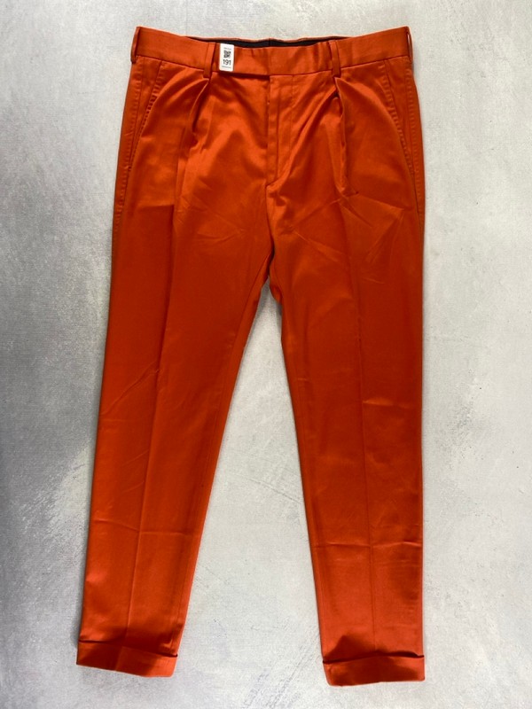 Lot 191  
            Nottingham Prem - Delivery Only 

                
PAUL SMITH MENS TROUSER. SIZE 32