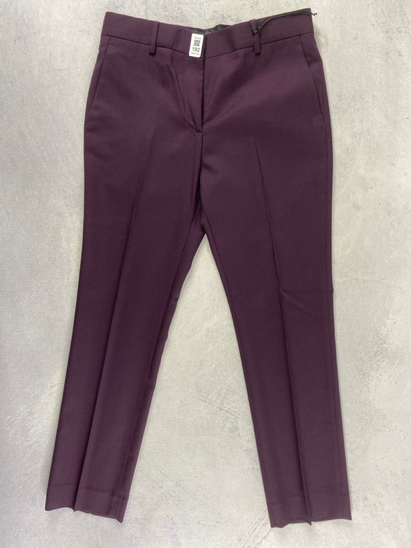 Lot 192  
            Nottingham Prem - Delivery Only 

                
PAUL SMITH MENS TROUSER. SIZE 40