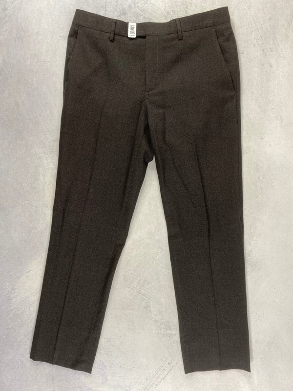 Lot 195  
            Nottingham Prem - Delivery Only 

                
PAUL SMITH MENS TROUSER. SIZE 32